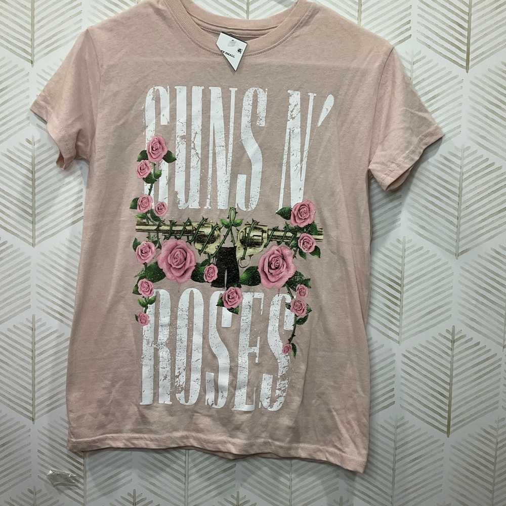 Guns and roses Women's Pink Graphic Tee